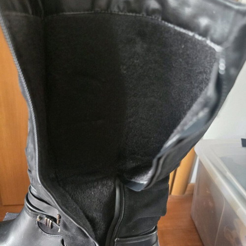 Boots below the knee like new, size 38, black and silver