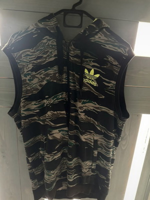 Adidas camo vest like new, fits M and L