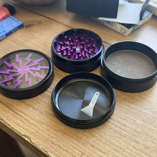 Herb grinder, metal