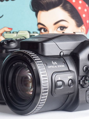 Fujifilm FinePix S602 Zoom camera used with Super CCD sensor and 6x optical zoom