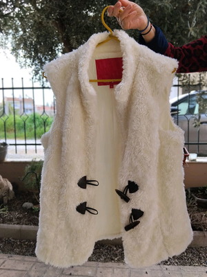 Teddy vest white with toggle buttons like new, size 40