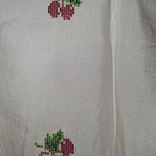 Square embroidered table linen 70×70 with cherries, like new