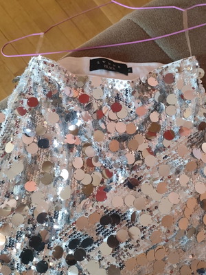 Lynne set with top and skirt like new, silver
