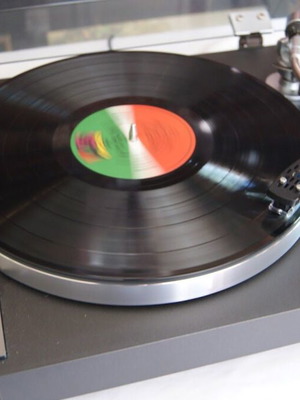 Sansui SR-222 vintage Japanese turntable with wooden plinth