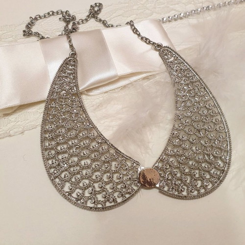 Silver Collar Necklace like new