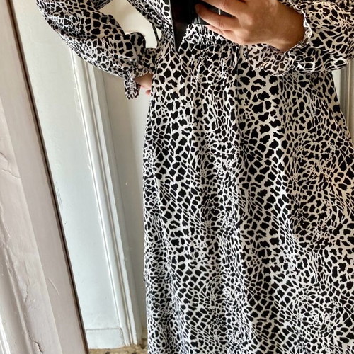 Black and white dress medium/large new, loose maxi snake print