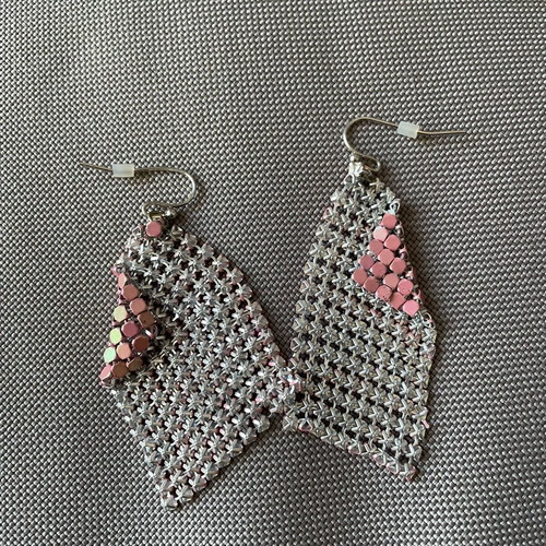 Women's hanging metal earrings new, pink and silver