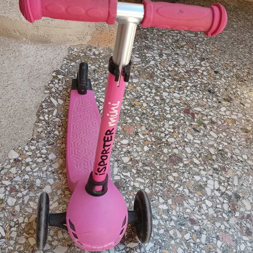 Isporter Mini Kids Scooter used, fuchsia with light-up wheels