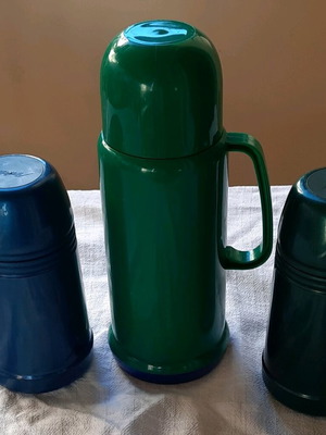 Set of 3 thermos with screw cap and cup like new
