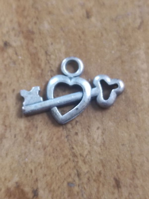 Metal heart pendant with key like new