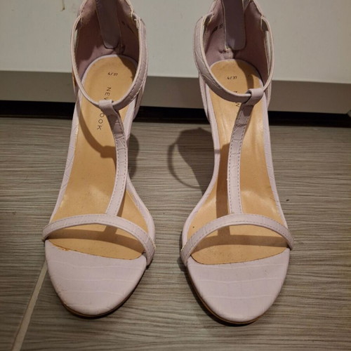 Women's low-heeled sandals like new, purple, size 37