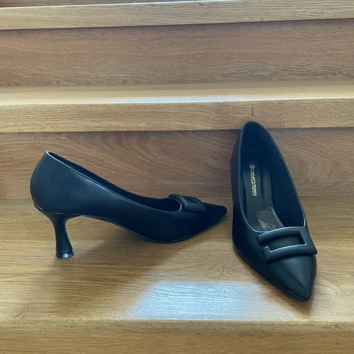 Franchesca Moretti black pumps like new, size 39