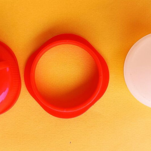 Silicone egg boiling molds like new, set of 6 pieces