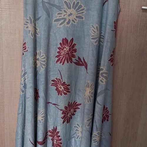 Dress with A-line silhouette and asymmetrical hem used, multicolor