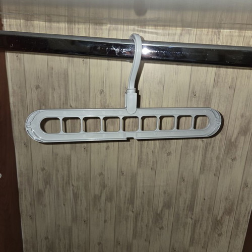 Hanger like new, horizontal and vertical use