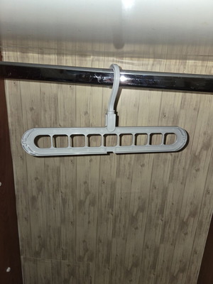 Hanger like new, horizontal and vertical use