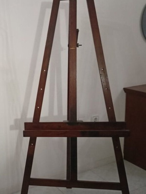Wooden Studio Easel like new, solid wood, adjustable height