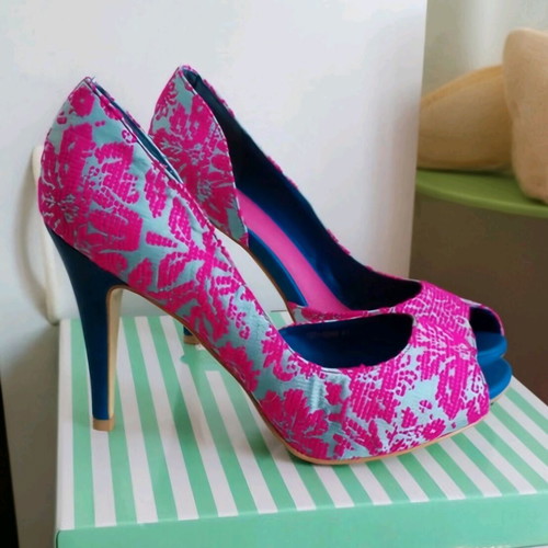 Axel Peep-Toe Heels with Floral Pattern, size 41
