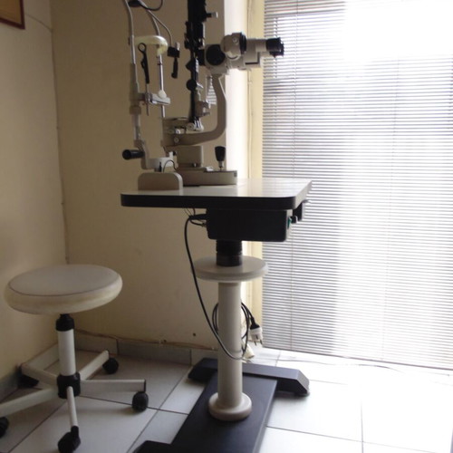 Inami L-0219 Japanese slit lamp like new with 5 magnifications and accessories
