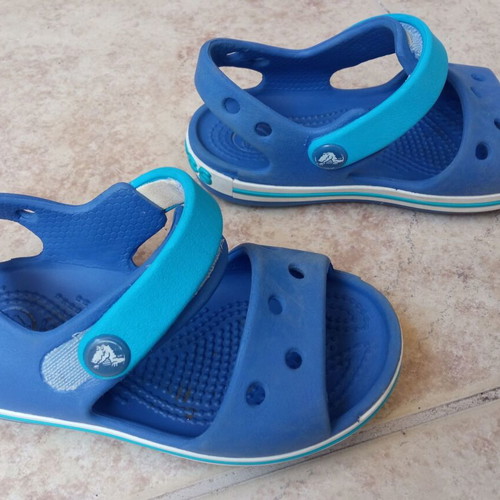 CROCS size 7***WAREHOUSE CLEARANCE**"WHOEVER. GETS IT FIRST!
