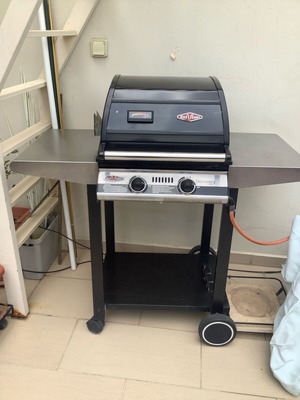 Ψησταριά υγραερίου μεταχειρισμένη, ελάχιστα χρησιμοποιημένη με έξτρα αξεσουάρ