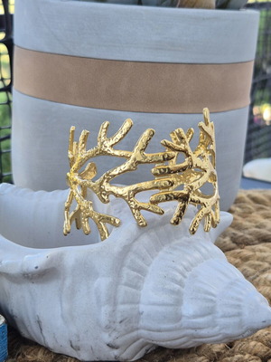 Summer gold bracelet new with coral-inspired design