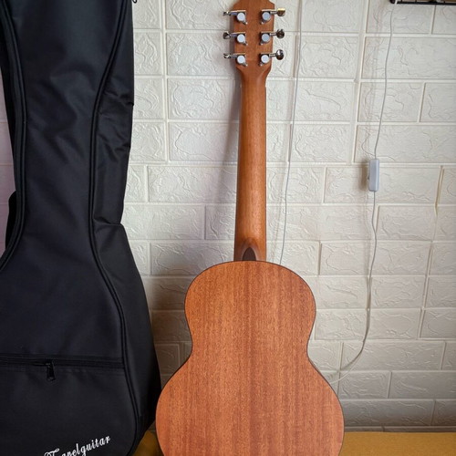 Acoustic guitar new with carrying case 6-string