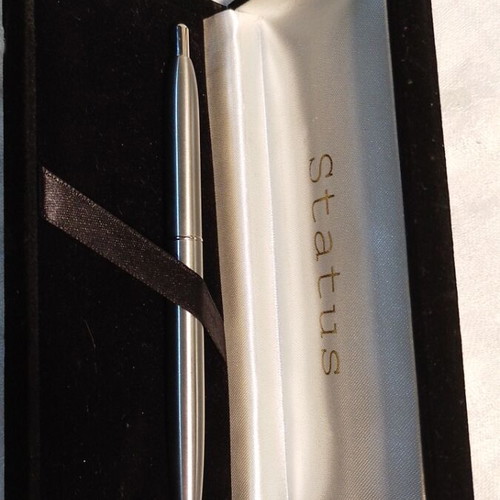 Vintage Status pen with silver case like new