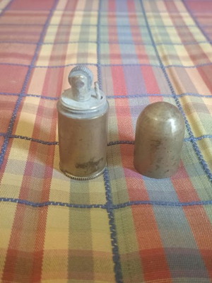 Metal screw lighter used, ball-shaped