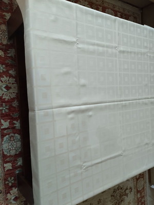 Tablecloth like new with dimensions 1.40x1.35