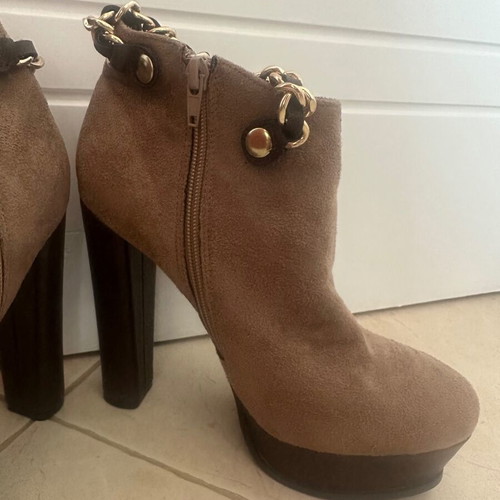 Paolo Bocelli ankle boots No39, suede and leather with gold chain