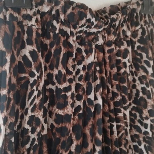 Leopard pleated skirt new with elastic waist Onesize