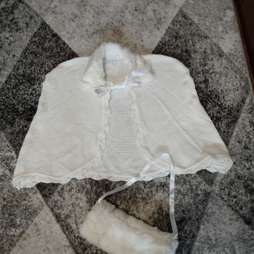 White poncho cape like new for girl