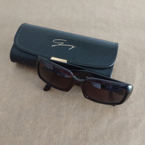 Genny sunglasses like new, brown with case