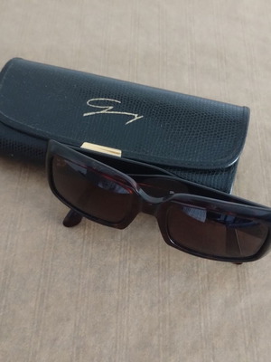 Genny sunglasses like new, brown with case