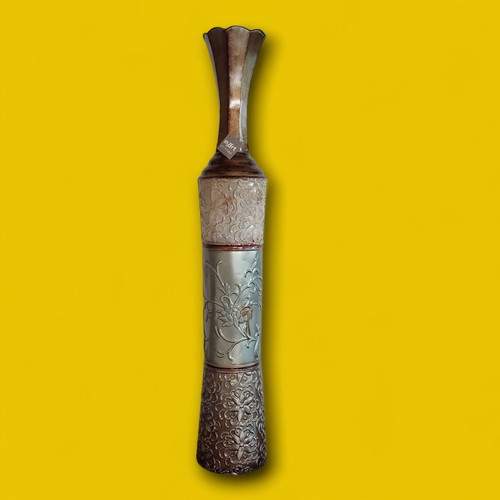 In Art floor vase like new