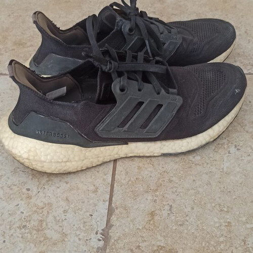 Adidas Ultraboost 22 running shoes, size 41, black