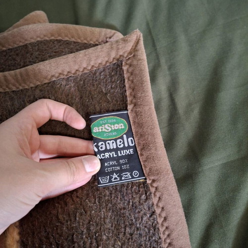 Blanket like new for single or semi-double bed
