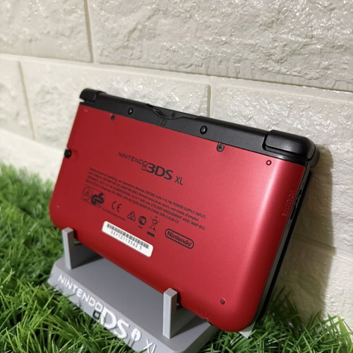 Nintendo 3DS XL Red Black like new