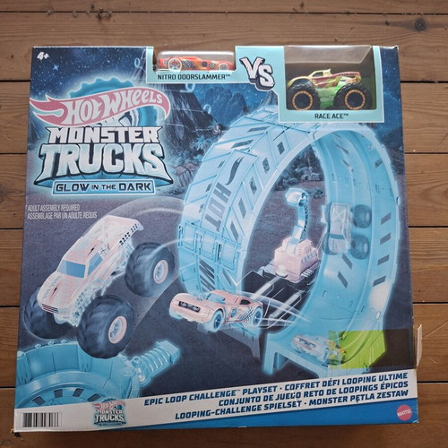 Hot Wheels Epic Loop Challenge playset