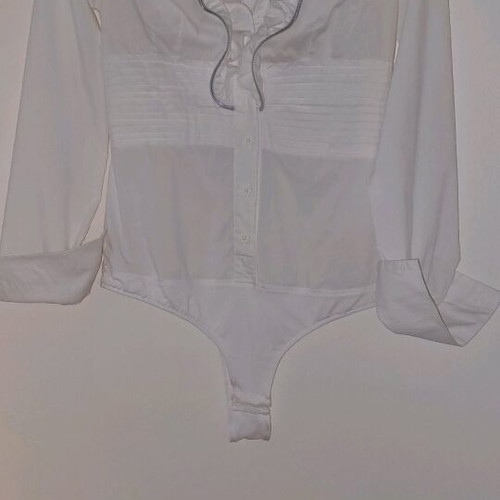 AMA white bodysuit shirt like new with ruffles and elastic waist