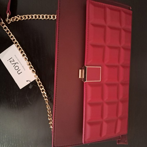 Noyzi shoulder bag with quilted texture, deep color