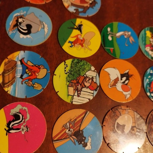 Tasty Tops 23 pieces Chester and Looney Tunes 90s like new