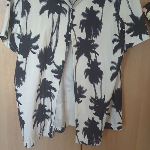Shirts with tropical plants H&M used, unisex small sizes, set of 2
