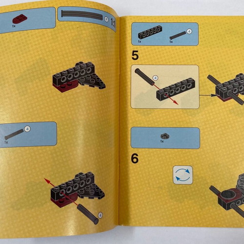 Lego 76031 The Hulk Buster Smash ONLY THE INSTRUCTION BOOK In good condition Price 2.50 Euros
