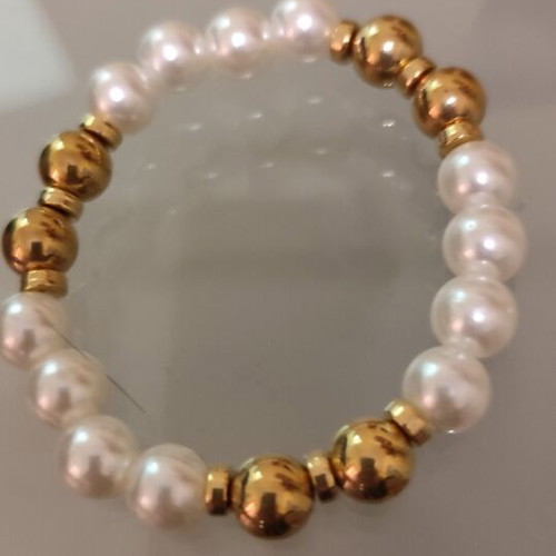 Pearl bracelets new, pack of 3 gold and white elastic