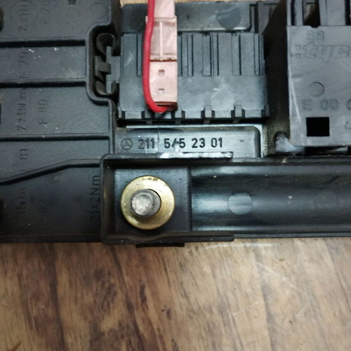 Mercedes E-Class W211 fuse box 2115452301