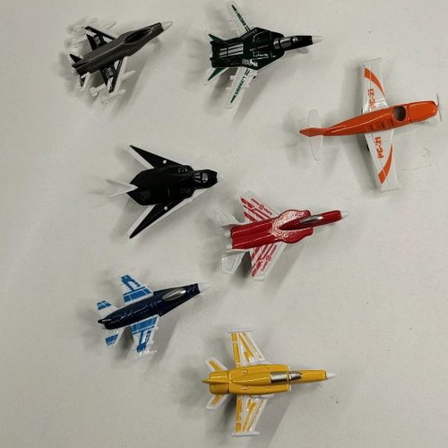 Plastic airplanes used, pack of 7 pieces