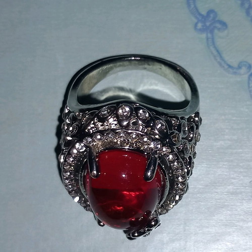 Women's ring new, unworn, size 10 for large fingers