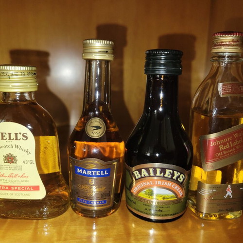 Vintage miniature bottles collection of 19 sealed pieces pre-1993